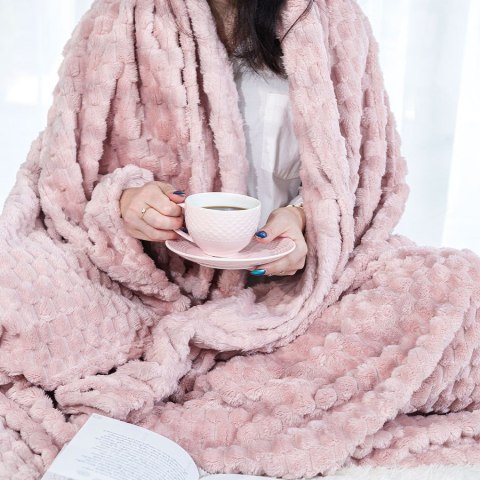 Koc dekoracyjny puszysty MIKOS, rozmiar 160x200cm, kolor różowy